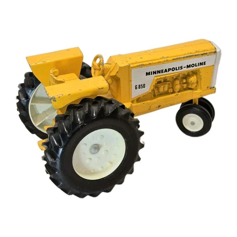 Minneapolis Moline G850 Die Cast Toy Tractor Scale Models Dyersville Iowa GUC